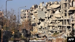 Kehancuran di daerah Bustan al-Basha di Aleppo, Suriah (28/11). (AFP/George Ourfalian)