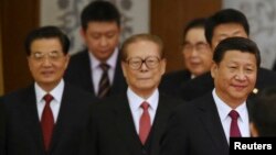 China's President Xi Jinping (R) walks with retired leaders Jiang Zemin (C) and Hu Jintao (L) as they arrive at the National Day Reception. REUTERS/China Daily