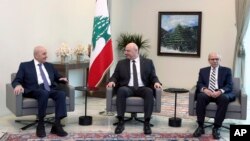 به ترتیب از راست به چپ: نواف سلام نخست‌وزیر، جوزف عون رئیس جمهوری، و نبیه بری رئیس پارلمان لبنان