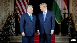 Perdana Menteri Viktor Orban (kiri) mendukung pencalonan kembali mantan Presiden AS Donald Trump (foto: dok). 