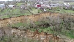 Şükruti kənd sakinləri Gürcüstan parlamenti önündə etiraz edirlər