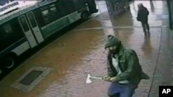 L'assaillant de New York, armé d'une hache (AP)