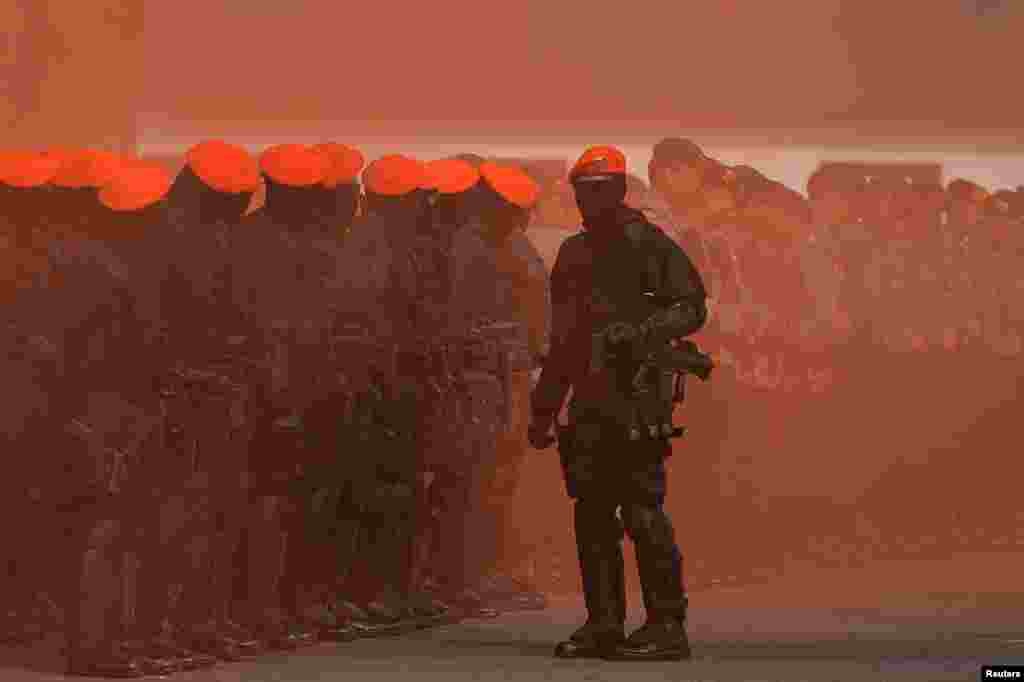 កងកម្លាំង​យោធាពិសេស​និង​ក្រុម​ប៉ូលិស​ស្ថិត​ក្នុង​សមយុទ្ធប្រឆាំងភេរវកម្ម​មុន​នឹង​ការ​ប្រកួត​កីឡា​អាស៊ី​ក្នុង​ទីក្រុង​ហ្សាការតា​ប្រទេស​ឥណ្ឌូណេស៊ី​ចូល​មកដល់។