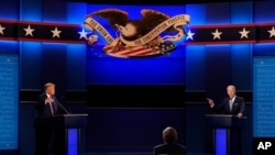 도널드 트럼프 미국 대통령과 조 바이든 전 부통령의 첫 대선 TV 토론이 29일 클리블랜드 케이스웨스턴대학에서 열렸다.