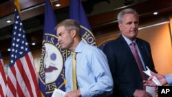 짐 조던(왼쪽) 미 하원 법사위원장과 케빈 매카시 전 하원의장 (자료사진)