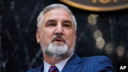 印第安纳州州长埃里克·霍尔科姆 （资料照片）