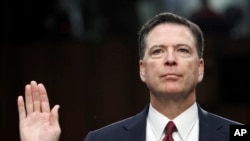 前联调局局长科米在参议院情报委员会宣誓作证。（2017年6月8日）