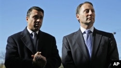 Republican gubernatorial candidate Rob Astorino (r) and Congressman Michael Grimm greet people as they exit a grocery store in the Staten Island borough of New York, Nov. 3, 2014. 