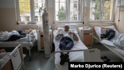 Arhiva - Pacijenti u bolnici "Dragiša Mišović", 29. oktobra 2020. (Marko Đurica, Rojters)