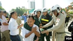 កម្រងរូបភាព៖ អាជ្ញាធររារាំងការរំឭកខួបលោកកែមឡីនៅស្តុបបូកគោ