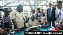 Emmanuel récompensé par des prix internationaux ses travaux innovants dans l’informatique, fut à 14 ans, un des réfugiés de République Centrafricaine en RDC, photo publiée le 9 avril 2018. (Twitter/HCR)