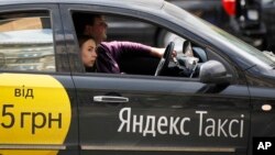 Yandex taxi, layanan taxi Online milik Rusia yang beroperasi di Lituania (foto: ilustrasi).
