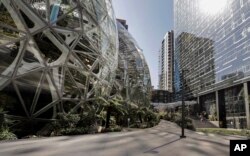 신종 코로나바이러스 팬데믹이 시작된 지난 2020년 초 미국 시애틀 아마존 본사 앞이 한산하다. (자료 사진)