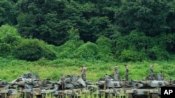 지난 2일 파주에서 한국 군인들이 훈련 준비를 하고 있다. (자료사진)