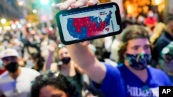 Para pendukung Joe Biden pada Pilpres 2020 di Philadelphia (foto: dok). 