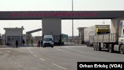 Ticaret Bakanlığı tarafından yapılan açıklamada, “Türkiye Gümrük Bölgesi üzerinden Suriye’ye ihracat ve Suriye’ye transit işlemlerinde mevcut kısıtlama listeleri kaldırılmıştır” denildi. 