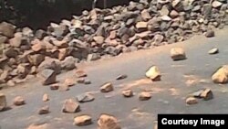 በኦሮሚያ በምዕራብ አርሲ ለተቃውሞ የወጡ ሰዎች መንገድ ዘግተው