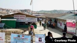 Presiden Joko Widodo dan rombongan pejabat Indonesia berkunjung ke kamp pengungsi etnis Rohingya Jamtoli di Coxs Bazar Bangladesh, Minggu 28 Januari 2018. (Foto courtesy: Setpres RI)