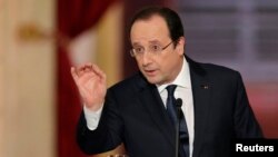 French President Francois Hollande answers questions during news conference at Elysee Palace, Paris, Jan. 14, 2014.