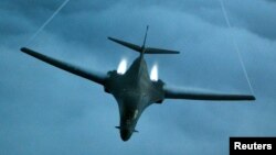 រូបឯកសារ៖ យន្តហោះ​ចម្បាំង​សហរដ្ឋអាមេរិក​ចេញ​ប្រតិបត្តិការ​ក្នុង​បេសកកម្ម​គាំទ្រ​ដល់​ការវាយ​ប្រហារ​តាម​អាកាស​នៅ​អាហ្វហ្គានីស្ថាន។