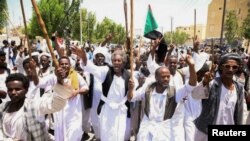 Manifestation de soutien à l'armée soudanaise dans la ville de Port Soudan, au Soudan, le 8 mai 2023.