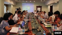 Qariyb 30 jurnalist qatnashayotgan seminarda dunyoda va O'zbekistonda odam savdosiga bog'liq vaziyat muhokamada. 