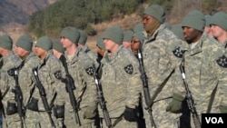 AQSh armiyasining 2-piyoda diviziyasi mashqqa tayyor. Janubiy Koreya. 25-yanvar 2013. 