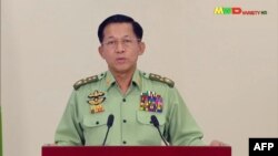 Panglima Militer Myanmar Jenderal Min Aung Hlaing dalam pidato yang disiarkan Myawaddy TV di Myanmar, 8 Februari 2021. (Foto: Myawaddy TV / AFP)