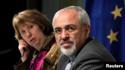 Menteri Luar Negeri Iran Javad Zarif dalam konferensi pers mengenai kepala kebijakan luar negeri Uni Eropa Catherine Ashton, Jenewa (Foto: dok).