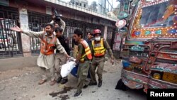 Bomb Kills 8 in Pakistan