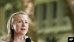 US Secretary of State Hillary Rodham Clinton gives a speech on the campus of the University of Hawaii, Nov. 10, 2011