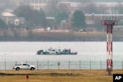 Çarşamba gecesinden bu yana arama ve enkaz kaldırma çalışmaları devam ediyor.