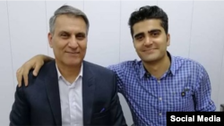 تصویری از منوچهر بختیاری (سمت چپ) در کنار فرزند خود پویا بختیاری