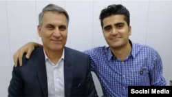 تصویری از منوچهر بختیاری در کنار فرزندش پویا بختیاری.