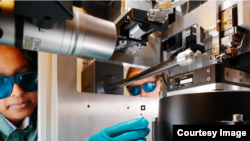 Naučnici su izmerili vreme na molekulu vodonika (H2) koju su pogodili rendgenskim zracima iz sinkrotronskog svetlosnog izvora PETRA III, lociranog u DESY-ju, Deutsches Elektronen-Synchrotron. (DESY)