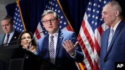 Predsedavajući Predstavničkog doma Mike Johnson na konferenciji za novinare, 22. januar 2025. (AP Photo/J. Scott Applewhite)