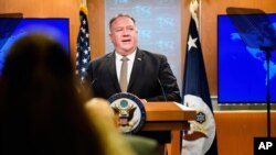 마이크 폼페오 미국 국무장관이 2일 워싱턴 국무부 청사에서 기자회견을 했다.