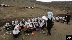 افغانستان با رشد یک درصدی سواد در سال، از جمله کشورهایی است که پایین ترین سطح سواد را در جهان دارد