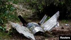 Puing misil anti pesawat Suriah ditemukan di Alonei Abba, sekitar 3,2 km dari puing pesawat tempur Israel F-16 yang jatuh ditemukan, di desa Alonei Abba, Israel, 10 Februari 2018.