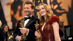 ትሬንት እና ቪክቶሪያ ዋርመርዳም በምርጥ አጭር ፊልም ተሸላሚ ሁነው ሽልማታቸውን ሲቀበሉ፣ የካቲት 23 ቀን 2017፣ ሉሳንጀለስ፣ አሜሪካ.