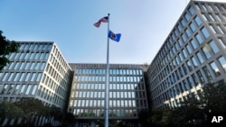 នេះ​ជា​ការិយាល័យ​គ្រប់គ្រង​បុគ្គលិក​អាមេរិក ដែល​ត្រូវ​បាន​គេ​ថត​នៅ​ថ្ងៃទី៦ ខែកញ្ញា ឆ្នាំ២០១៦ ក្នុង​រដ្ឋធានី​វ៉ាស៊ីនតោន។