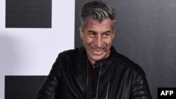 L'artiste italien Maurizio Cattelan, le 20 février 2018. (Photo by Miguel MEDINA / AFP)