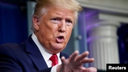 Presiden Donald Trump dalam pengarahan harian tentang penanganan virus corona di Gedung Putih, Washington, 8 April 2020.