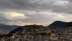 厄瓜多尔首都基多夜景（美国之音记者萧雨拍摄）