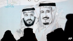 Gambar Raja Arab Saudi, King Salman (kanan), dan Putra Mahkota Mohammed bin Salman, 28 Oktober 2019. (Foto: dok). 