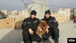 ისლამისტი ტერორისტი ხვიჩა გობაძე (მარცხნივ) სირიის ტერიტორიაზე