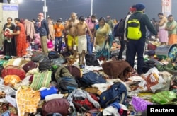 สภาพหลังเหตุเหยียบกันตายก่อนพิธี "ชาฮีสนัน" ครั้งที่สอง ณ "มหากุมภเมลา" ในเมืองพระยาคราช ประเทศอินเดีย 29 ม.ค. 2025 REUTERS/Adnan Abidi