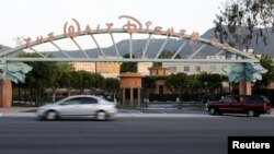 Walt Disney Co. mengikuti jejak penerbit-penerbit buku besar di AS yang mengubah kebijakan pembelian dan penggunaan kertas untuk melindungi hutan. (Reuters/Fred Prouser)