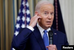 លោក Joe Biden ប្រធានាធិបតីសហរដ្ឋអាមេរិក ឆ្លើយសំណួររបស់អ្នកសារព័ត៌មានក្នុងសន្និសីទសារព័ត៌មានមួយ នៅសេតវិមាន រដ្ឋធានីវ៉ាស៊ីនតោន ថ្ងៃទី ៩ ខែវិច្ឆិកា ឆ្នាំ ២០២២។