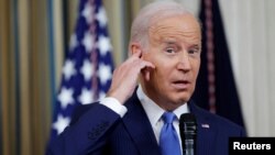 نظرسنجی‌ها نشان می‌دهد ۷۰ درصد امريكاییان به اين باورند كه بایدن نباید در انتخابات ریاست جمهوری دوباره نامزد شود.